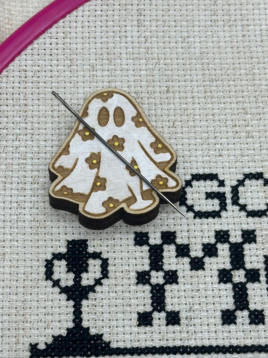 Daisy Ghost Needle Minder - Embroidery | Cross Stitch | Needlepoint | Crewel Obscurious Creations